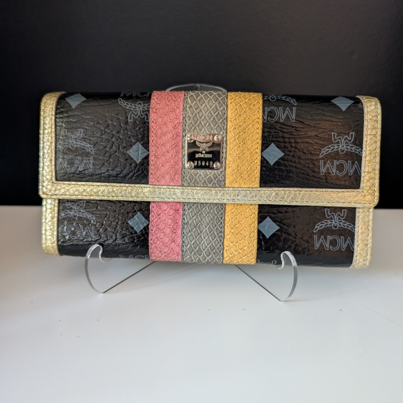 Authentic MCM Princess Lion Long Wallet - Picture 1 of 12